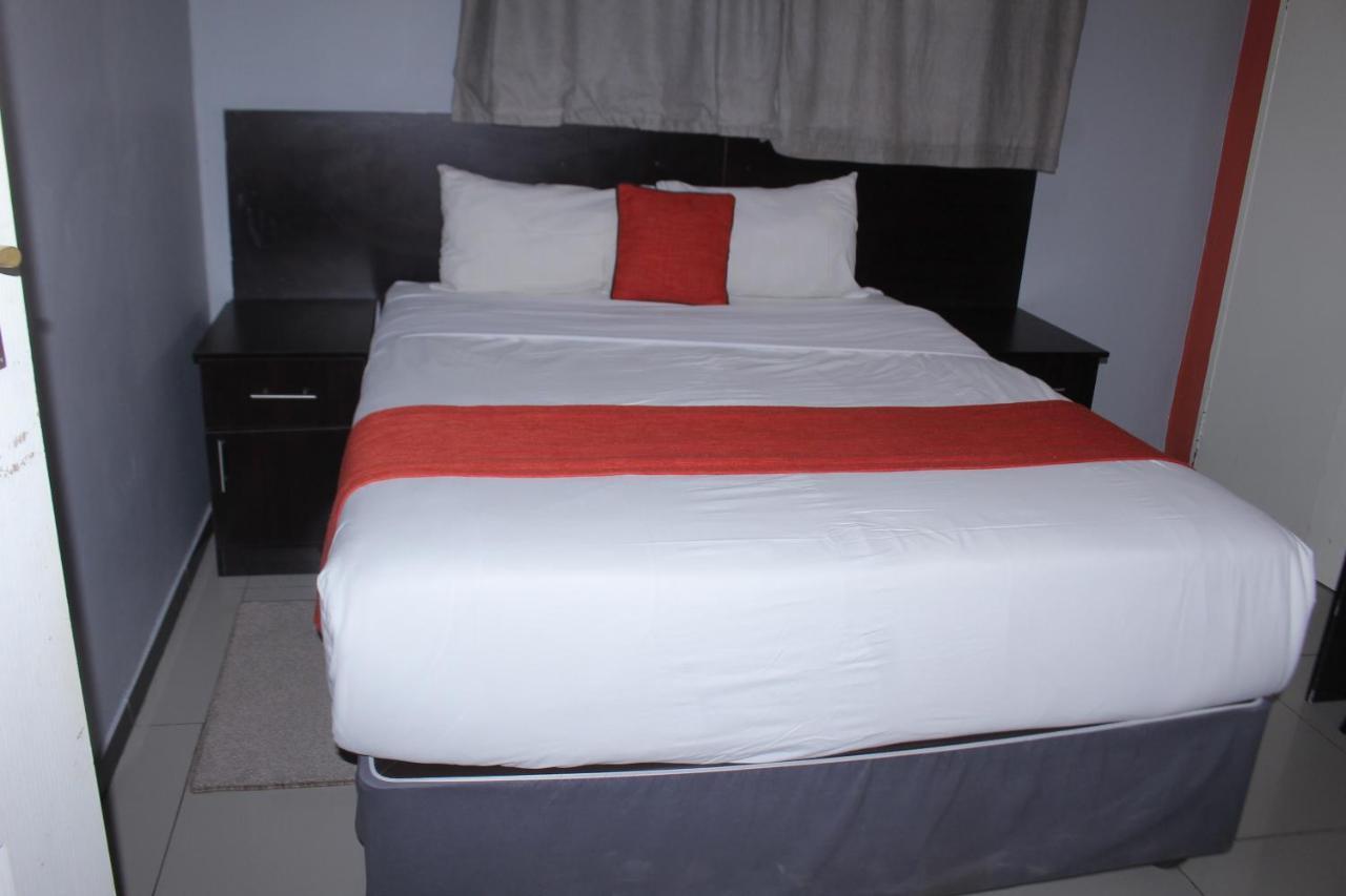 Global Guest House Kasane Exterior photo